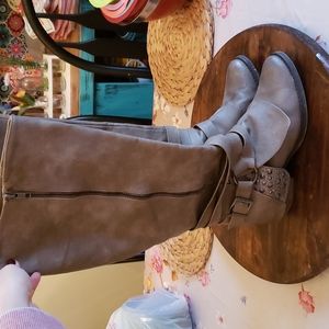 Womens Size 10 Riding boots from Buckle